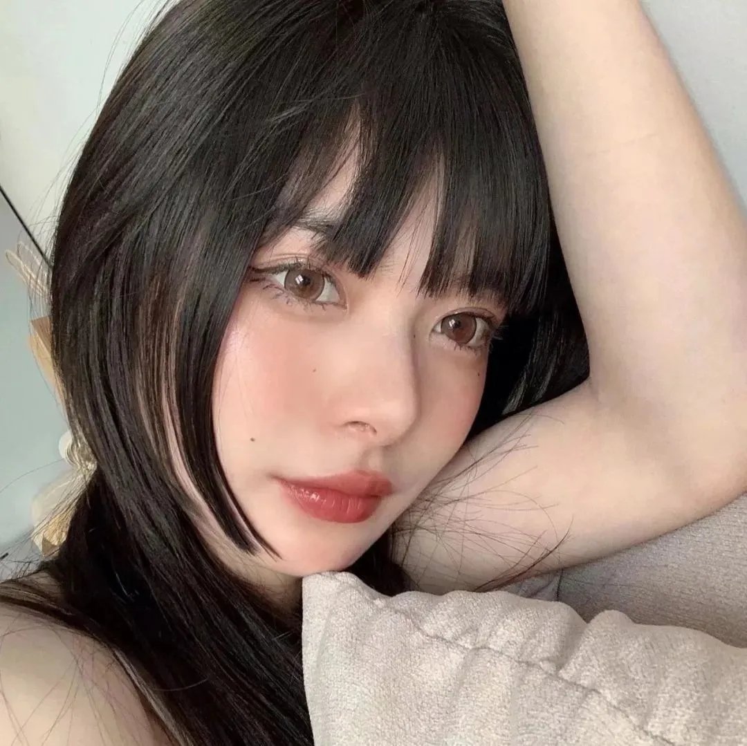 庇护棕榈树下